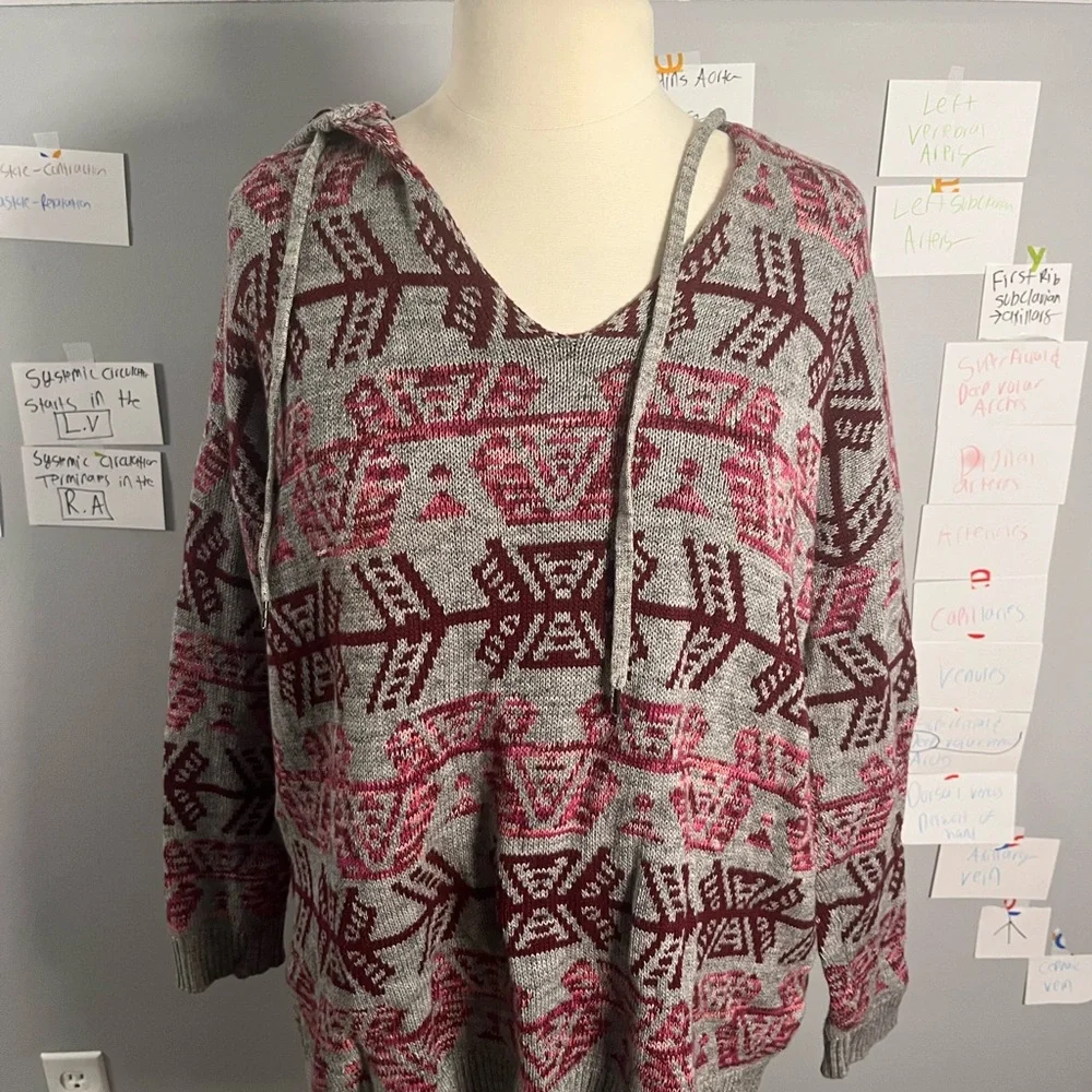 Women's Gray and‎ Pink Patterned Sweater Size Medium